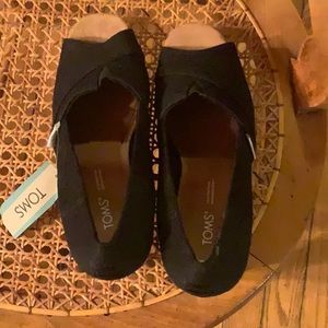 Woman’s wedged shoes